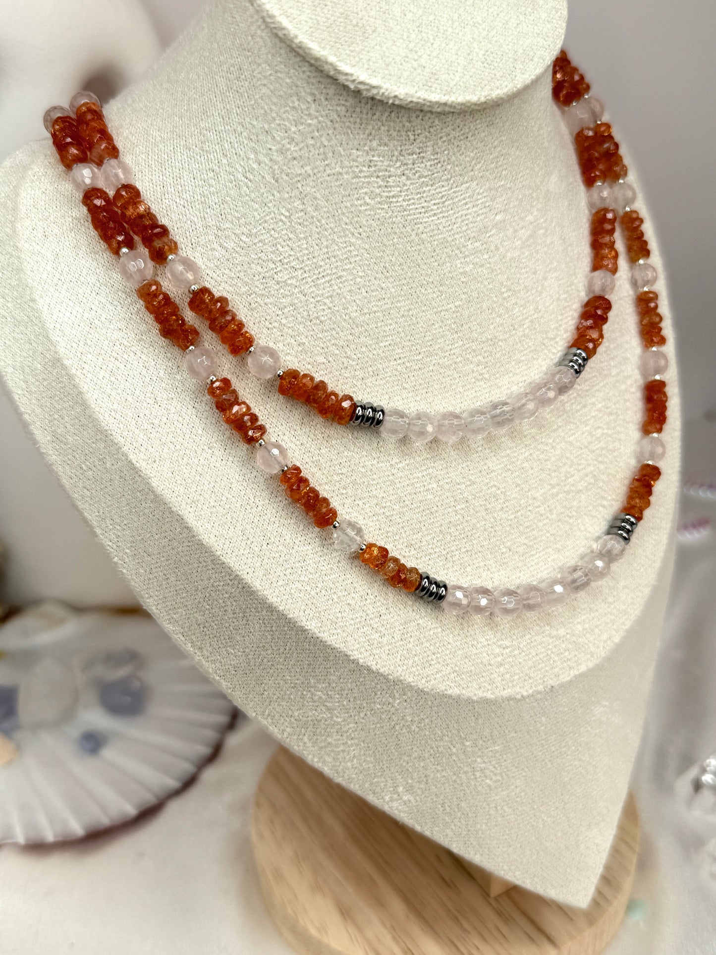 Collier Kristal Ame ©️ - Quartz rose et pierre de soleil extra