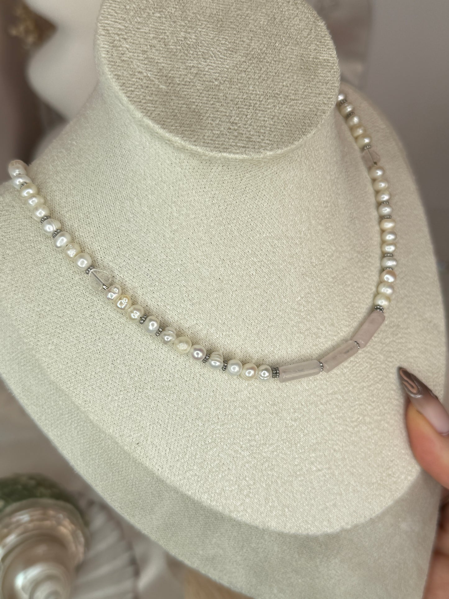 Collier Kristal Ame©️- Quartz rose et Nacre