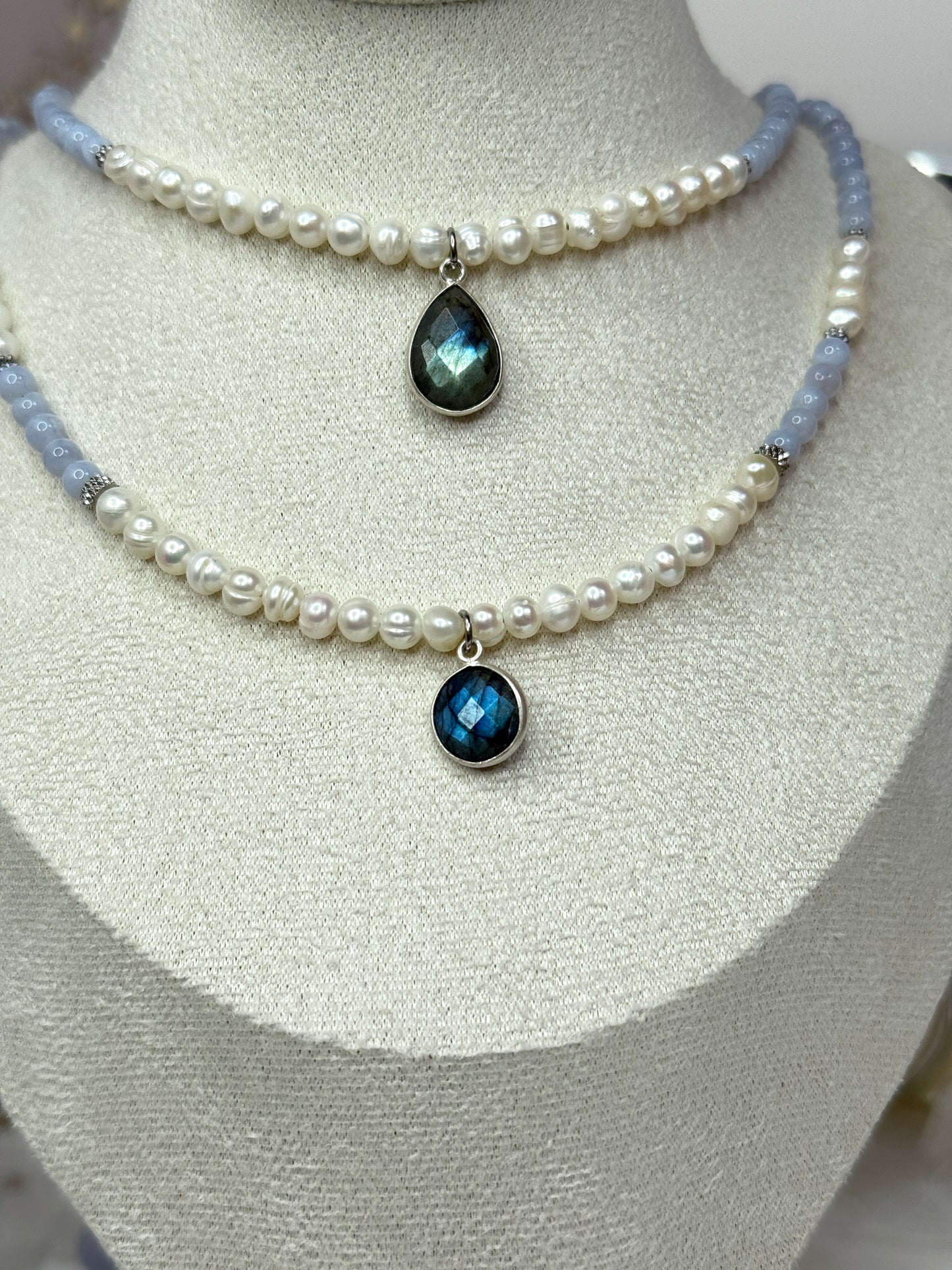Collier Kristal Ame©️ - Nacre et blue lace