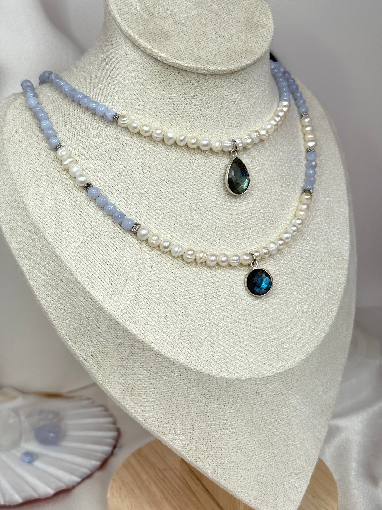 Collier Kristal Ame©️ - Nacre et blue lace
