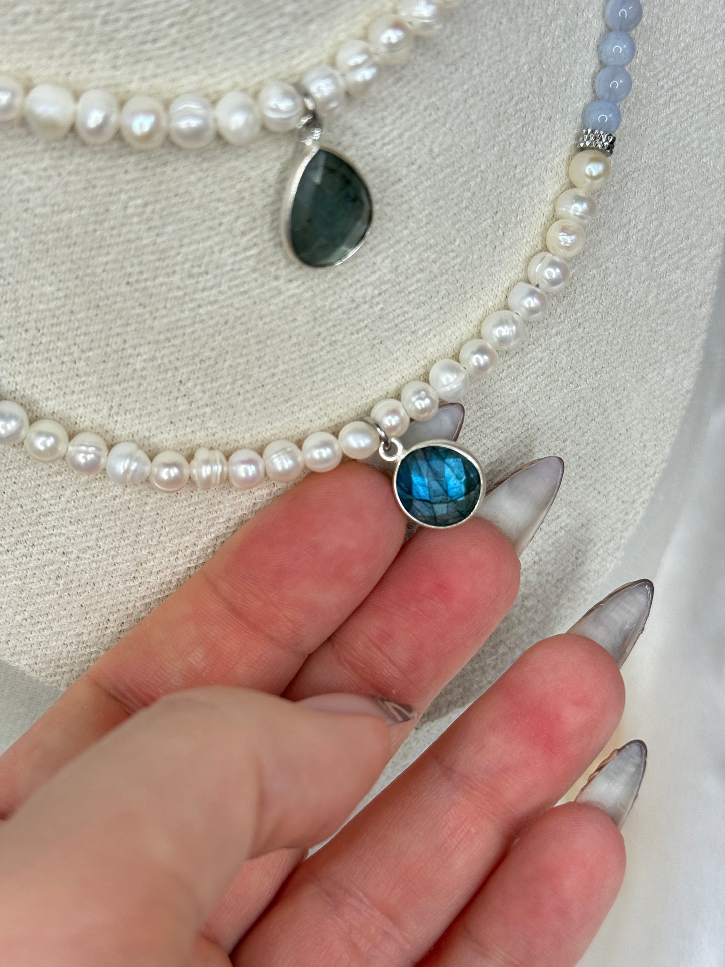 Collier Kristal Ame©️ - Nacre et blue lace