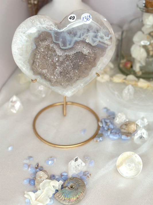 Cœur - agate cristallisée du Brésil - socle inclus